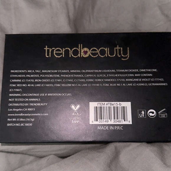NWOT trend beauty eyeshadow palette 15 different colors with mirror 🪞 nice - Picture 2 of 4